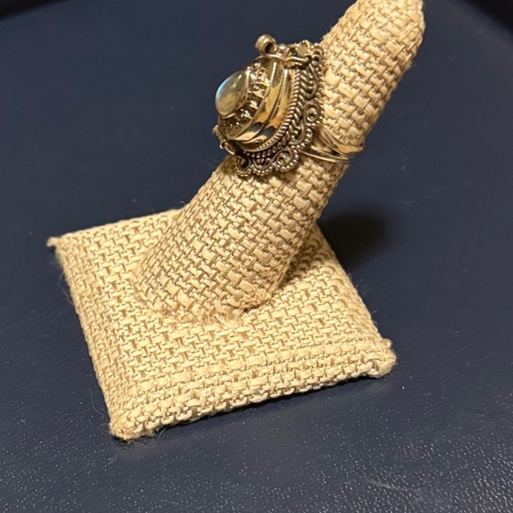 Poison Box Ring - Picture 3 of 4